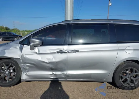 2018 Chrysler Pacifica Touring L Plus z USA, uszkodzony, nr VIN 2C4RC1EG6JR352453